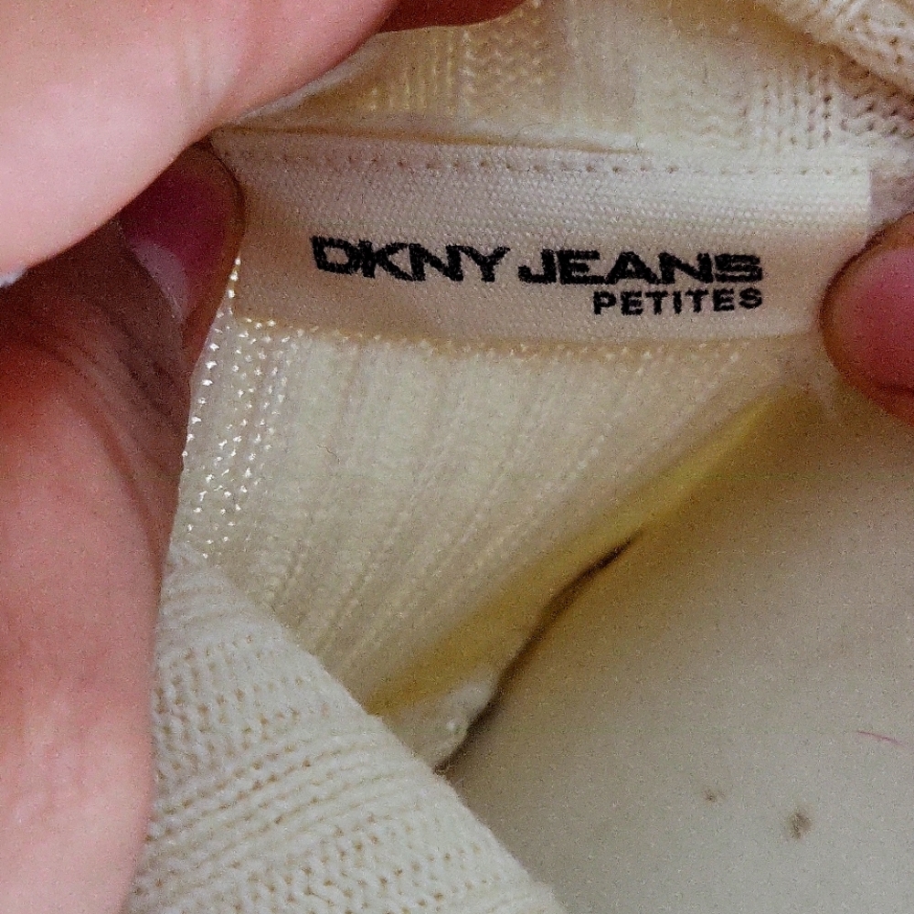White sweater 🥼 - Picture 5 of 8